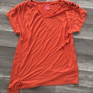 Burnt Orange Tee. Braided shoulder detail 🧡